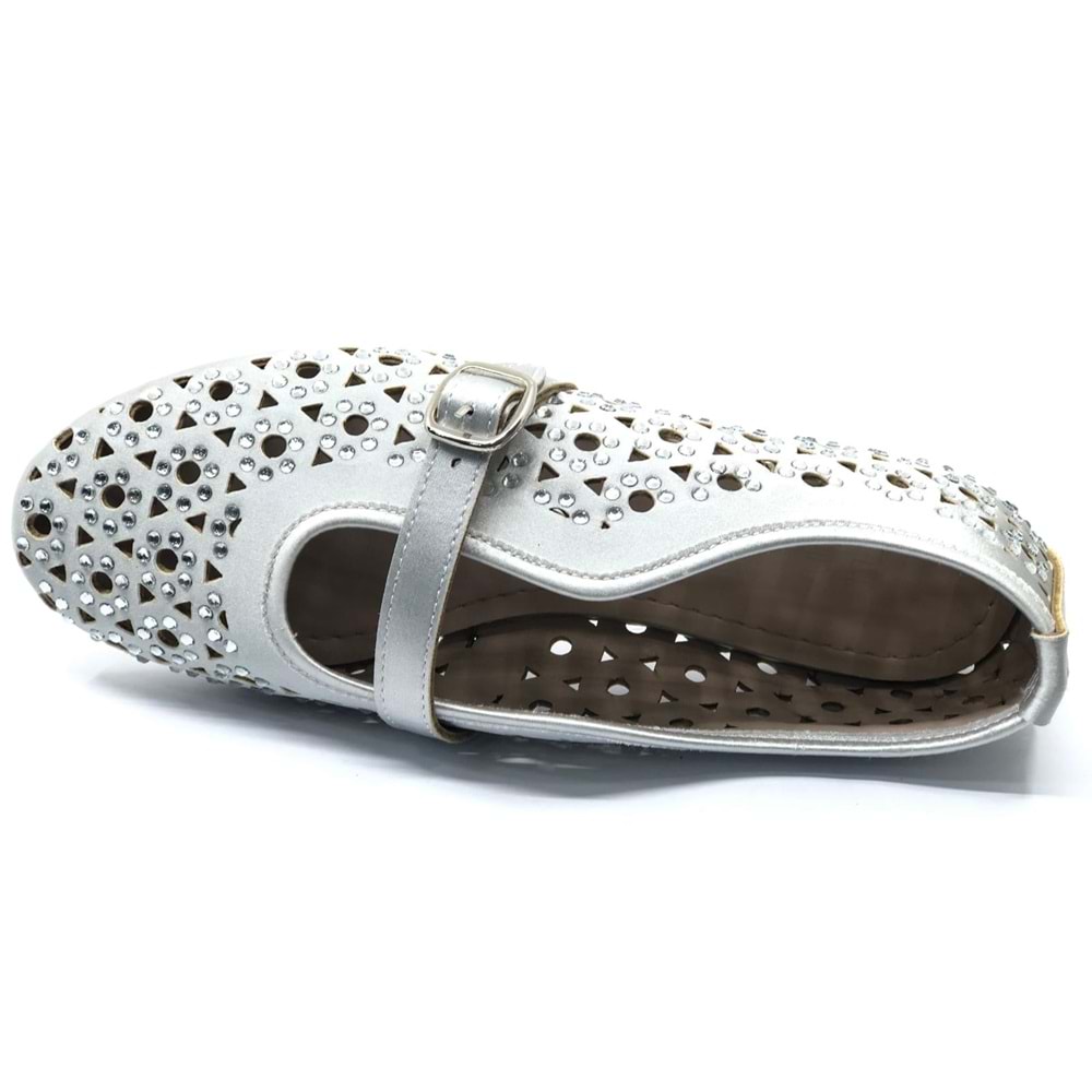 Feles Delik Taş Detaylı Kadın Babet Ayakkabı