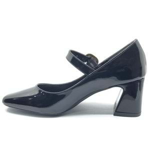 Feles Baretli Detaylı Küt Burun Topuklu Kadın Ayakkabı