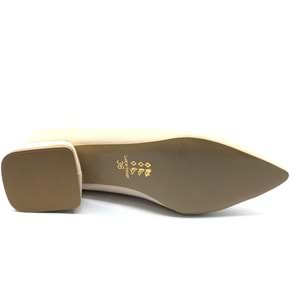 Feles Silindir Toka Detaylı Topuklu Kadın Ayakkabı