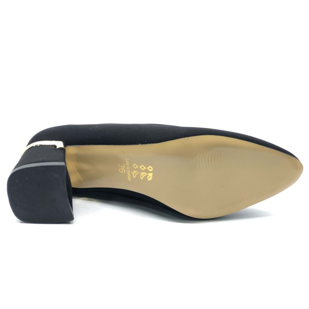 Feles Kare Toka Detaylı Topuklu Kadın Ayakkabı