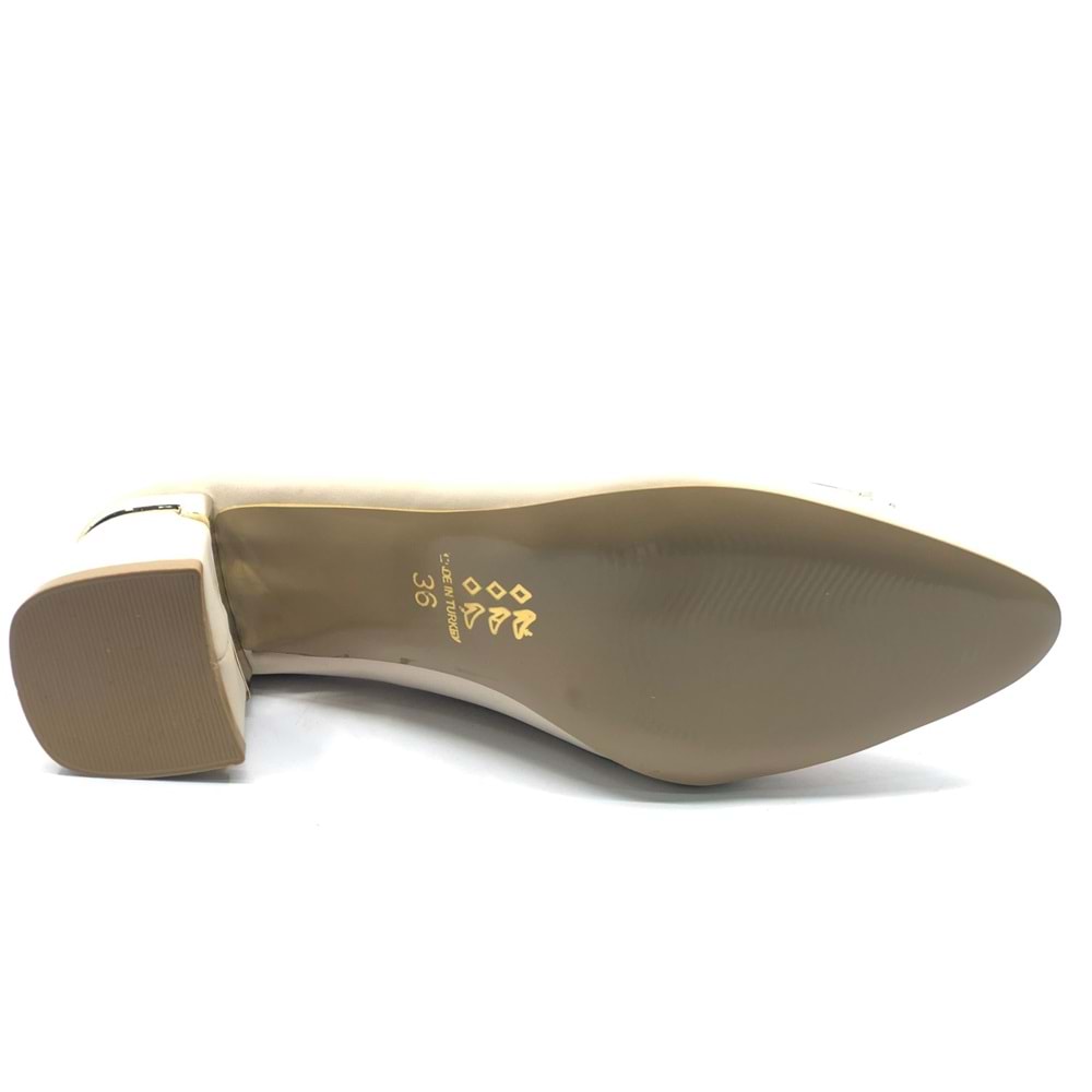 Feles Kare Toka Detaylı Topuklu Kadın Ayakkabı