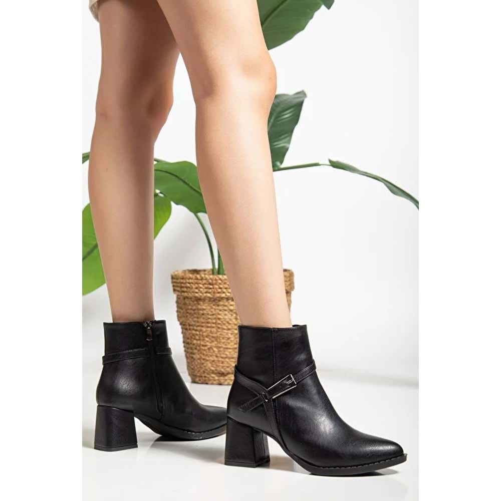 Feles Toka Detaylı Klasik Topuklu Kadın Bot