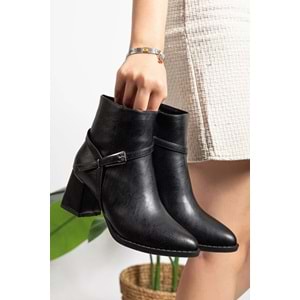Feles Toka Detaylı Klasik Topuklu Kadın Bot