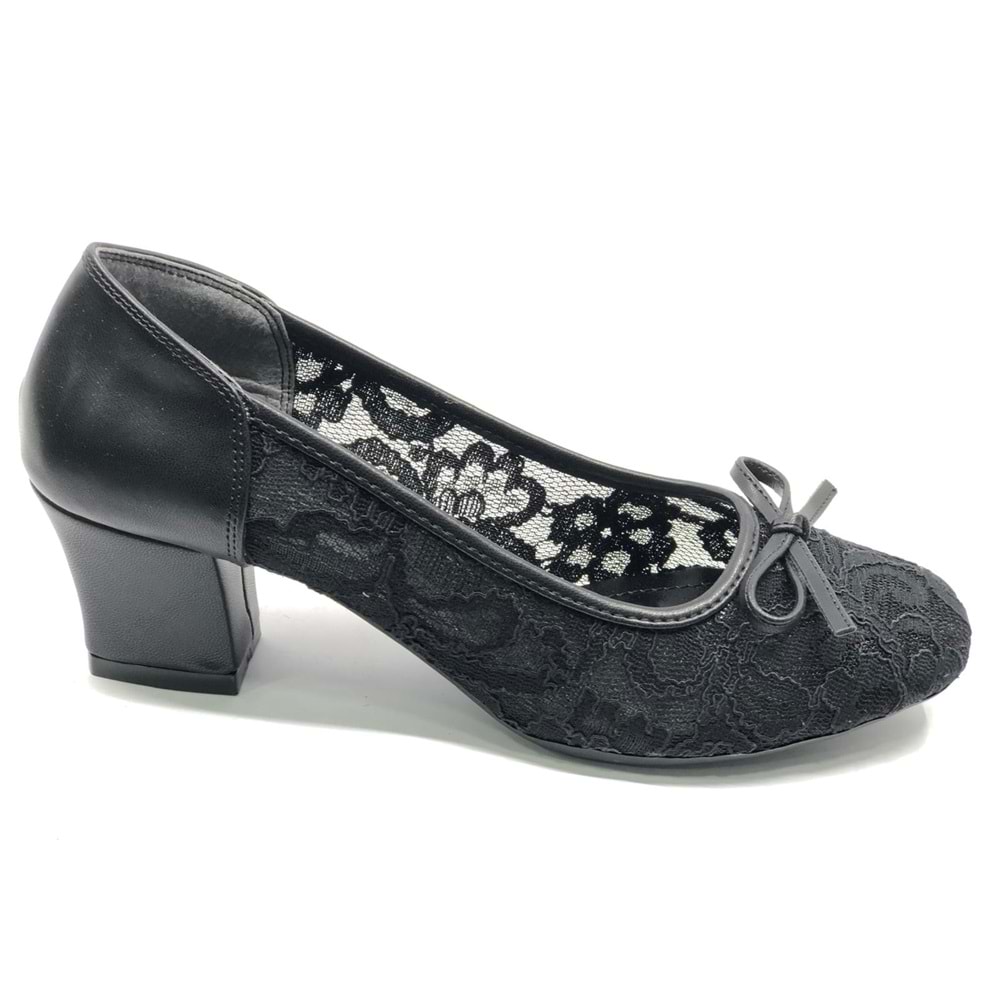 Feles Dantel Detaylı Küt Burun Topuklu Kadın Ayakkabı