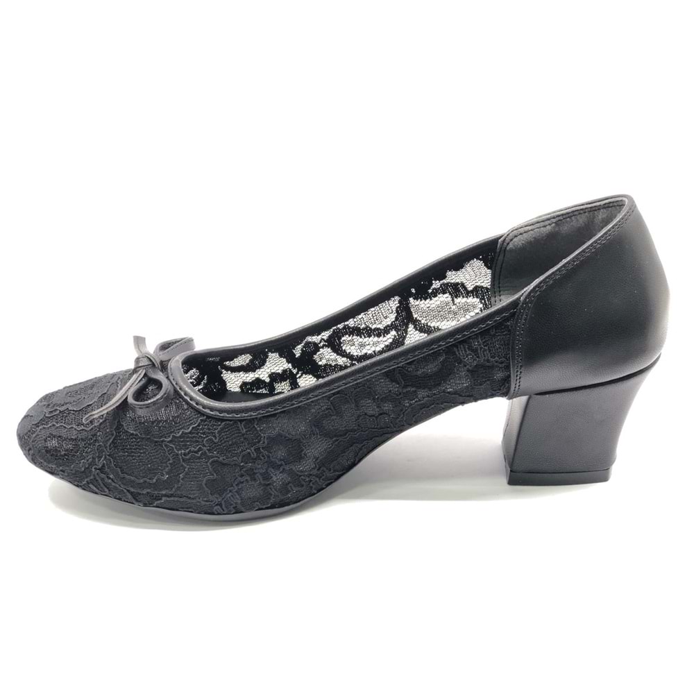 Feles Dantel Detaylı Küt Burun Topuklu Kadın Ayakkabı