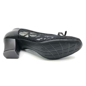 Feles Dantel Detaylı Küt Burun Topuklu Kadın Ayakkabı