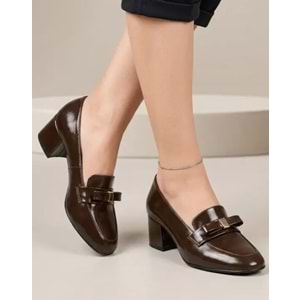 Feles Kurdela Detaylı Klasik Topuklu Kadın Ayakkabı