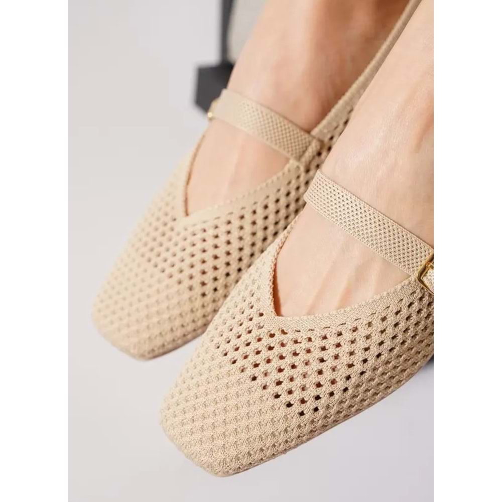 Feles Kemer Toka Detaylı Küt Burun Kadın Babet Ayakkabı